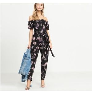 🔥New with tags off the shoulder jumpsuit🔥